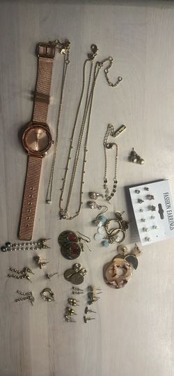 Gold tone jewelry set
