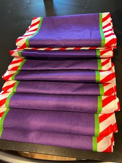You story 8 count table runner for birthday