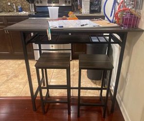 Tall Table with 2 chairs