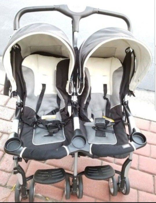 Combi twin stroller with cup holder!! It's new we never use great for travelling!!