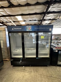 BRAND NEW COMMERCIAL 3 DOOR GLASS REFRIGERATOR 