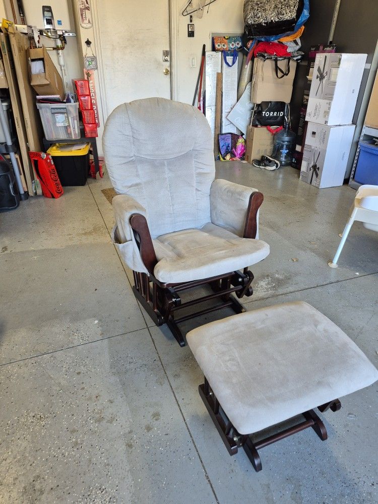 Glider / Rocking Chair W/ Ottoman