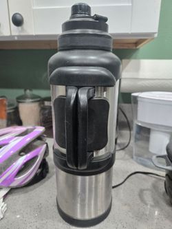 Manna Titan 1-gallon insulated jug