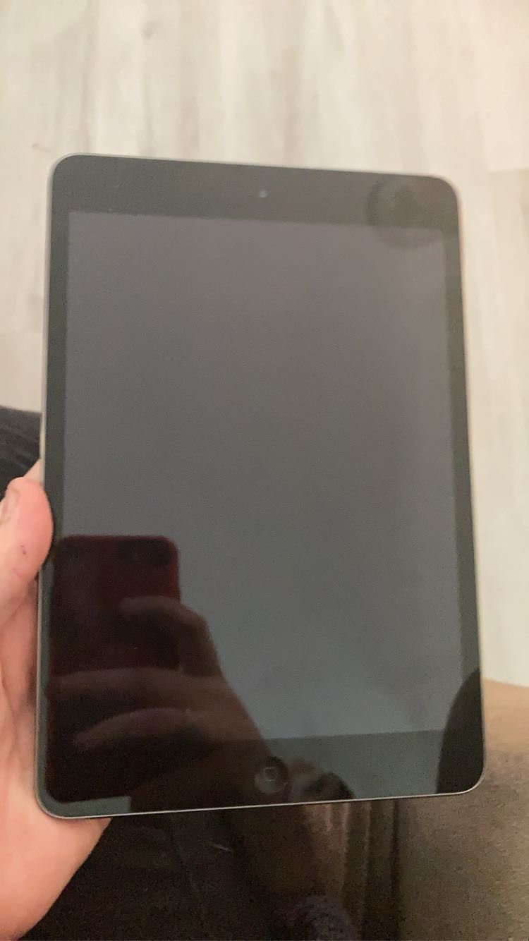 iPad Mini 2 For Sale 100$ Or Best Offer