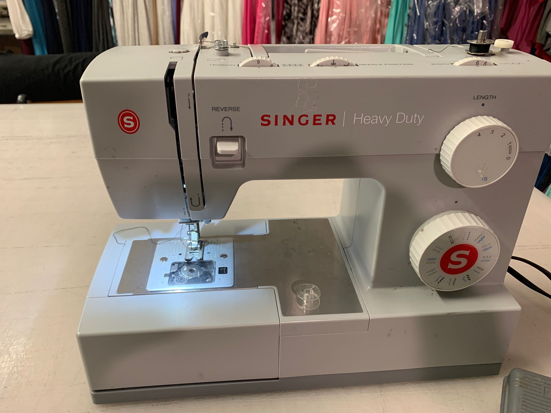 Singer sewing machine heavy duty