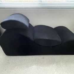 Liberator Esse Lounger Black