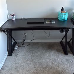 DPS GAMING DESK LIKE NEW