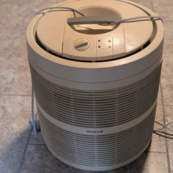 Needs Repair - Honeywell HEPA Air Purifier Lifetime 99.97% Germ Reduction