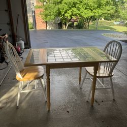 Kitchen table And 2 Chairs
