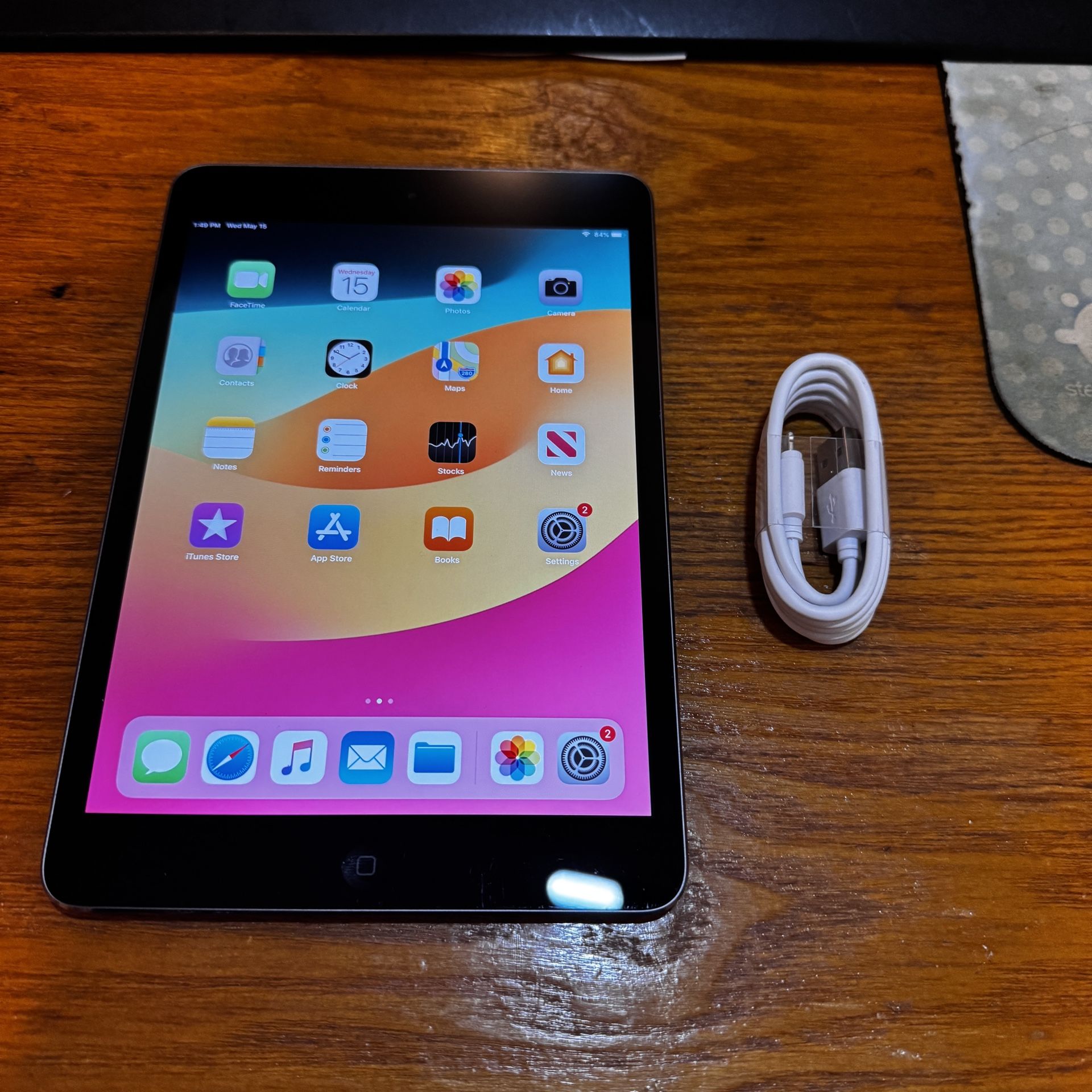 iPad Mini 2 16GB Apple iPadOS Wi-Fi Tablet like new with charger