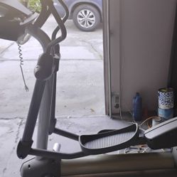 Life Fitness X9i Elliptical Machine 