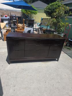 Klaussner Dresser