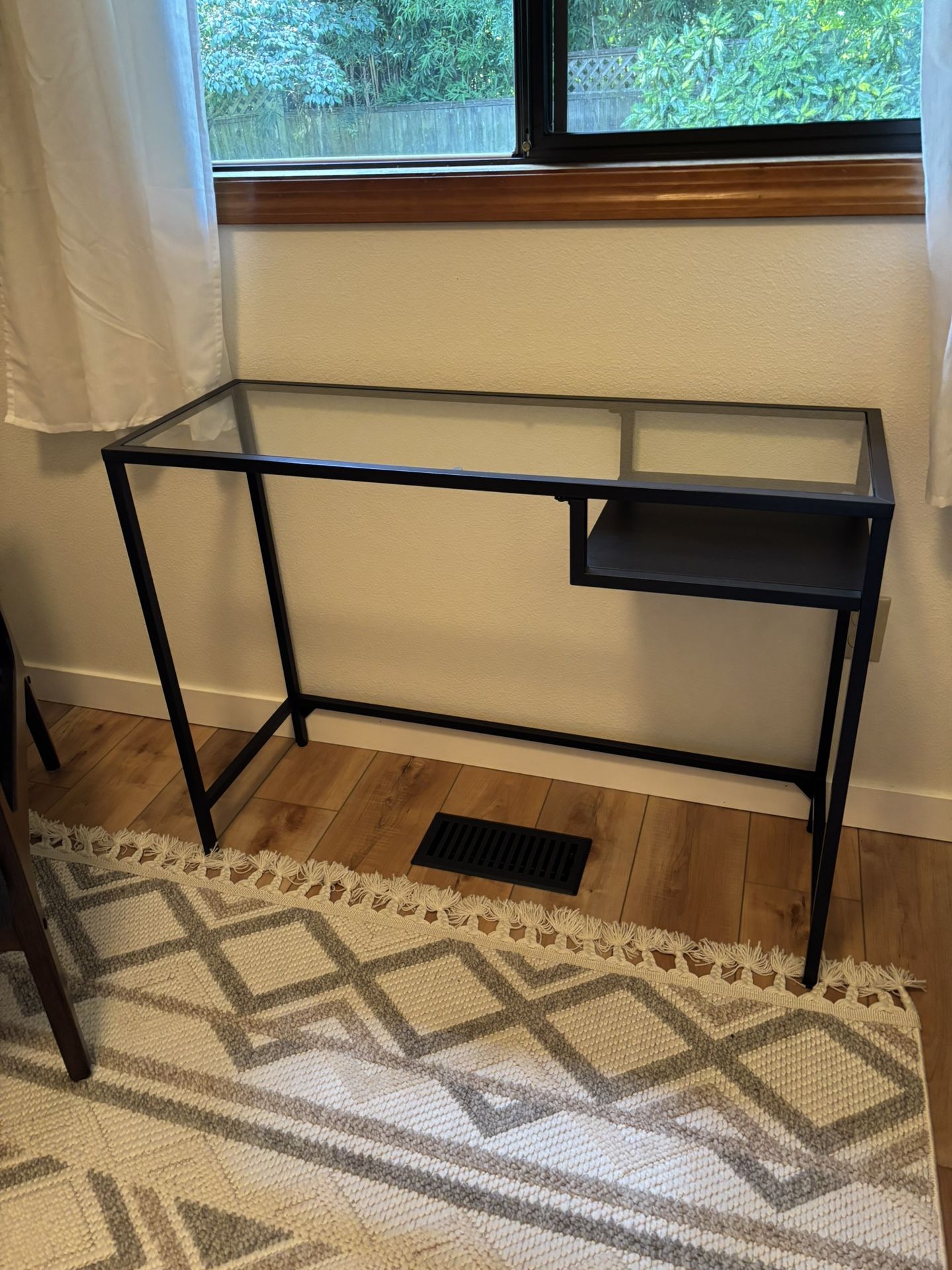 🪑 IKEA VITTSJÖ Glass Laptop Desk – Black Metal Frame – $40 (Tigard, OR)