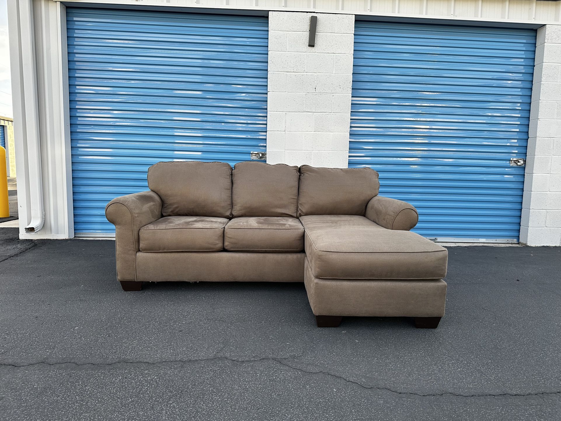 Brown Sofa Reversible Chaise Couch 🚚🚛 Free Delivery 🚚🚛