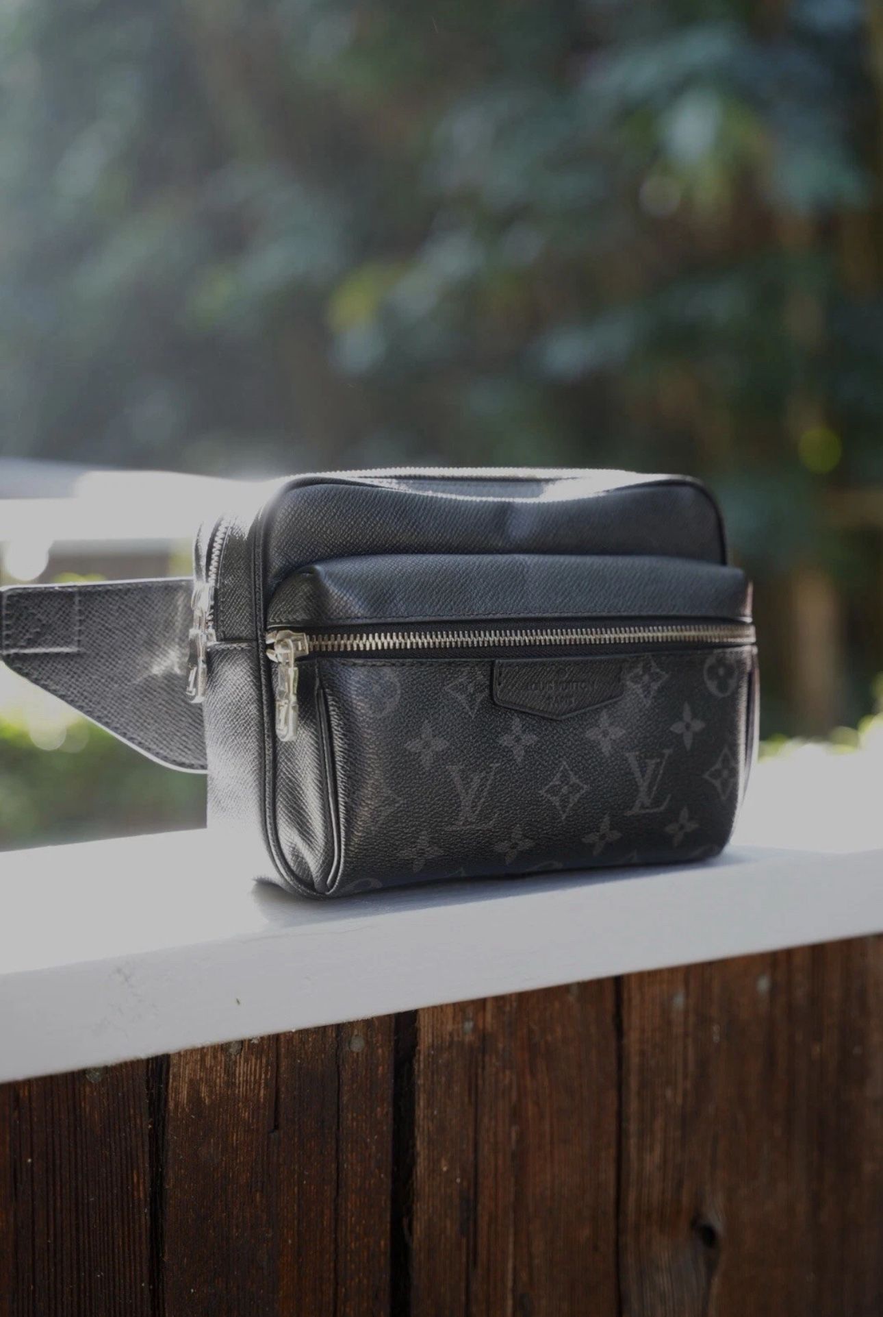 Louis Vuitton Messenger Bag 