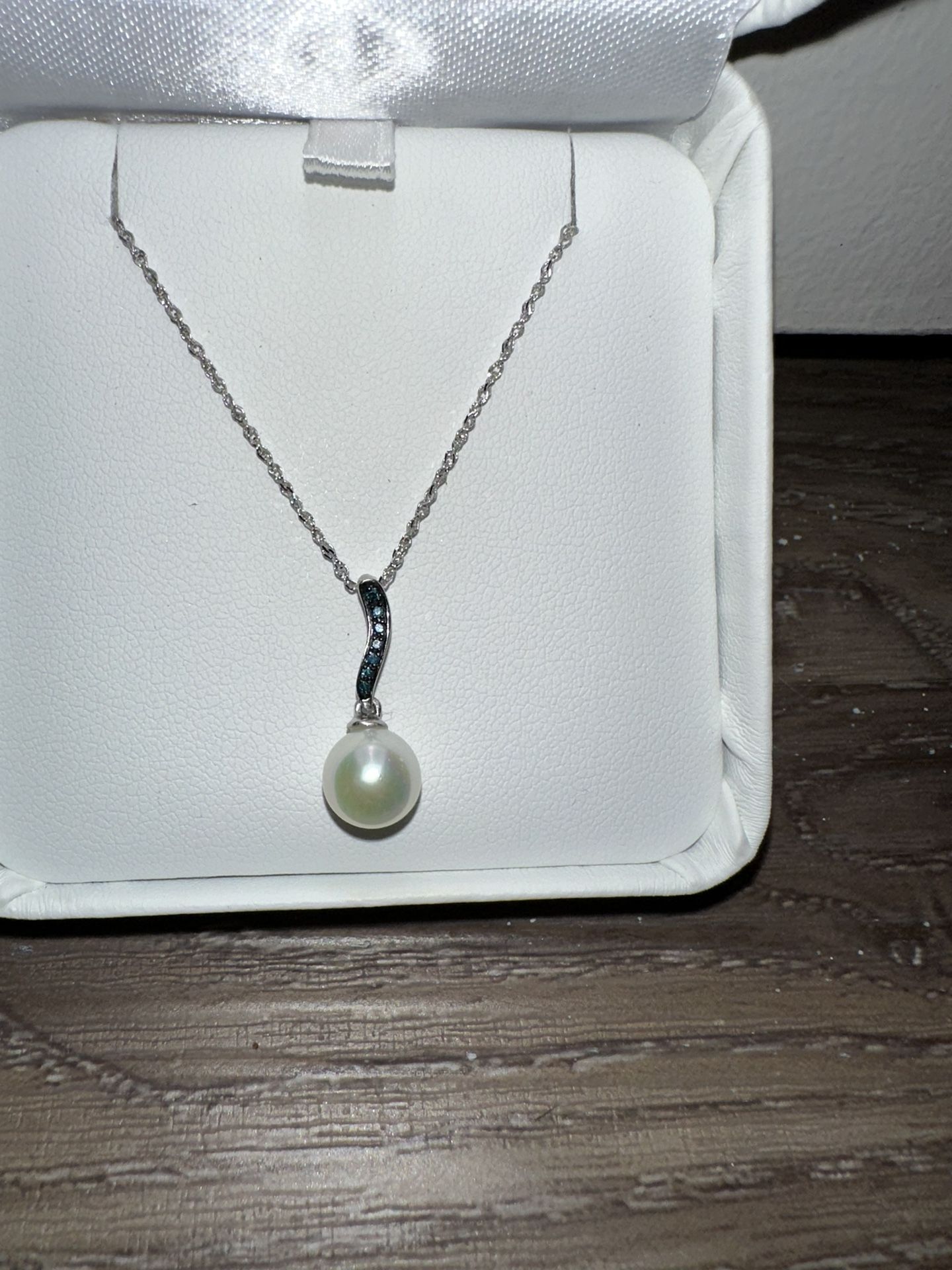 SALE! Na Hoku Pearl Factory 14k Gold blue diamonds and a rare green Akoya pearl. This s