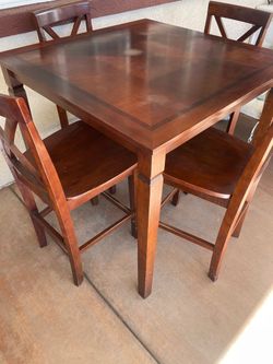Table set with 4 chairs