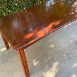 Free Table Monrovia 