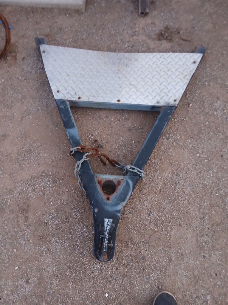 2 Tow Bars And Hitch & Ball