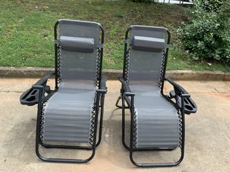 Zero Gravity Chair Patio Folding Lawn Lounge Chairs Outdoor Lounge Gravity Chair Camp Reclining Lounge Chair with Pillows for Poolside Backyard and B