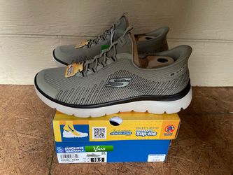 Menโs Skechers Summits - Size 10.5