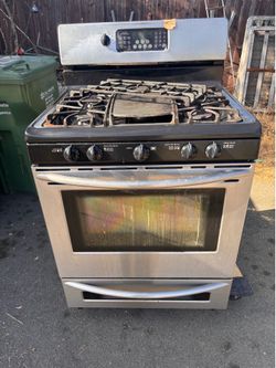 36” Whirlpool GAS stove.