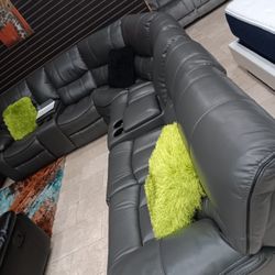 *Ad Special*---Madrid Gray Leather Reclining Sectional Sofa---Delivery And Easy Financing Available 