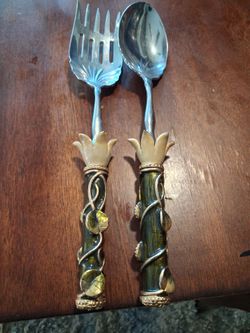 Serving utensils