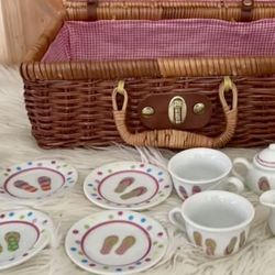 NWOB TOY TEA SET ☆ SCHYLLING "FLIP-FLOP PORCELAIN 13 Pc set with basket