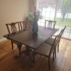 Dining Room Table And 5 Chairs 