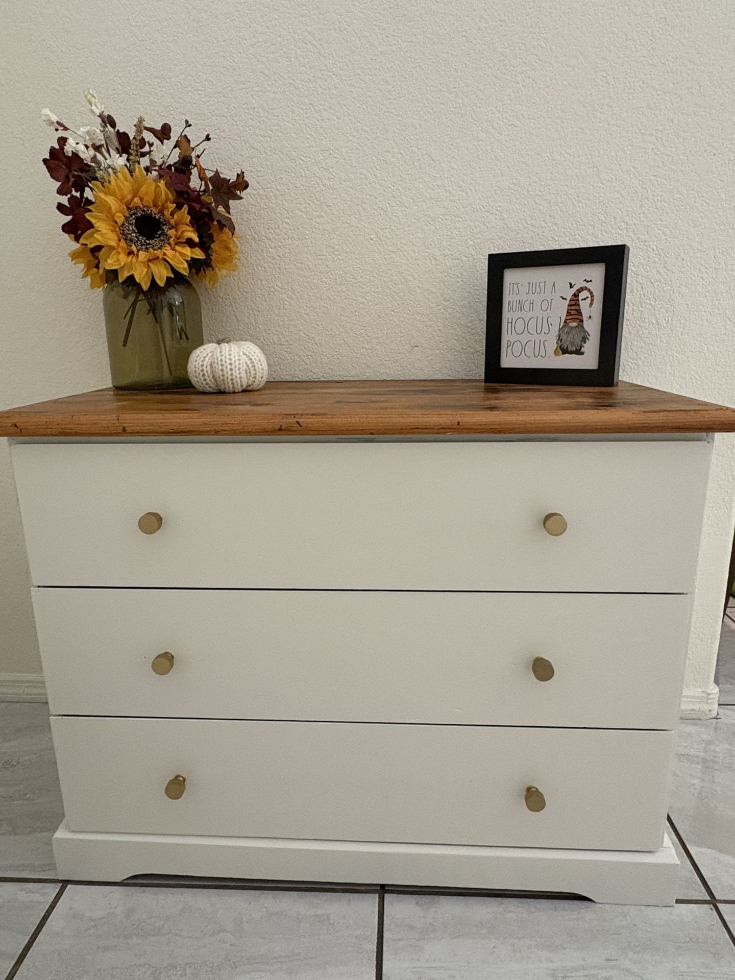 Dresser/Entertainment