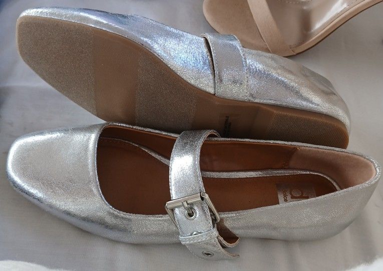 New Womens Size 7.5 Flats