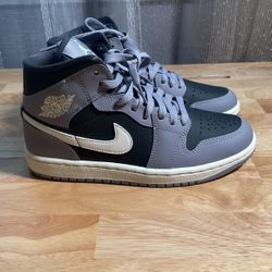 Nike Women’s Air Jordan 1 Mid 