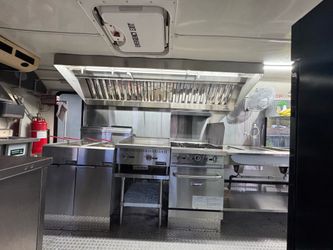 Fully equipped food truck Chevy express 4500 Duramax diesel