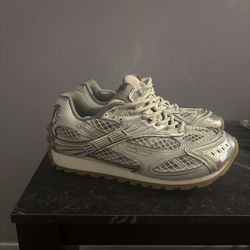 Bottega veneta size 9 no trades