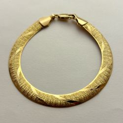 14K Yellow Gold Textured Herringbone Bracelet 7" Italian 7mm Diamond Cut⁠ Chain