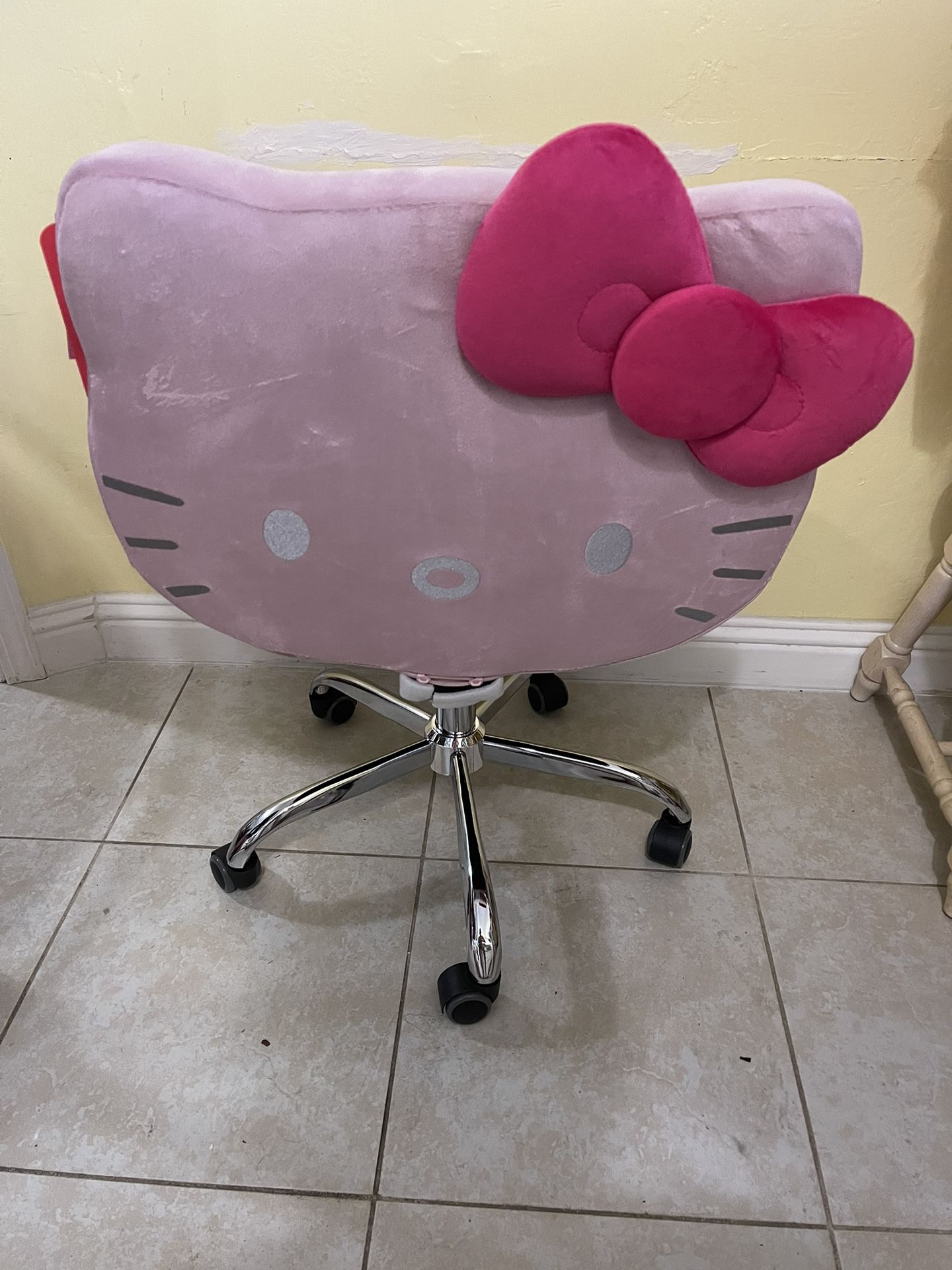 Pink Hello Kitty Sanrio Surprise Office Chair