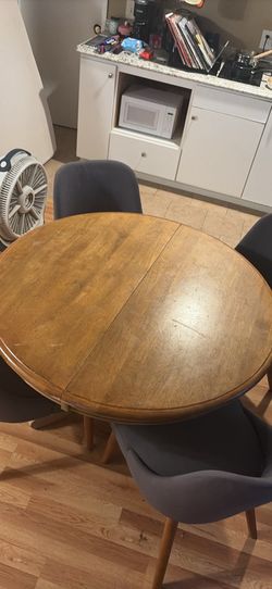 wooden extendable table and chairs