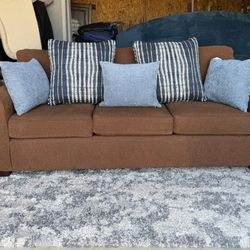 Bassett Furniture Elegant sofa in excellent condition 
