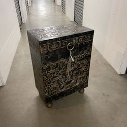 Bali Side Trunk Table