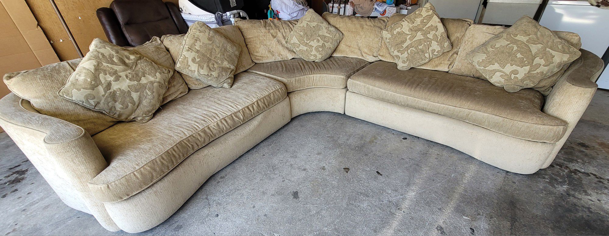 Three piece sectional Couchs 
