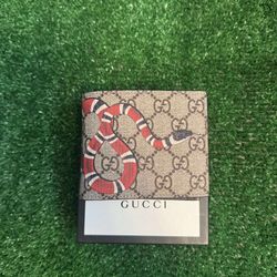 Brand New Gucci Bifold Wallet GG Supreme Kingsnake With Box and Receipt