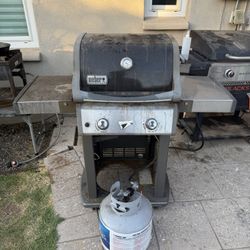 Weber 2 Burner Grill With Empty Propane Tank