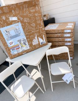 Children’s foldable table and chairs