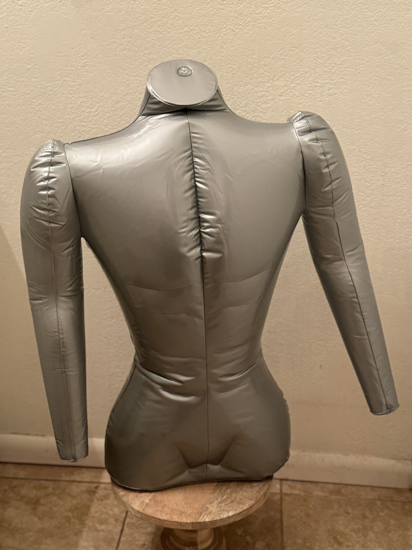 Iflatable mannequin