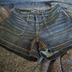 Se Vende Short Talla 4 Pero Biene Un Poco Amplio Nuevo No Se Uso Ninguna Vez