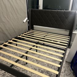 Tufted Upholstered Platform Bed