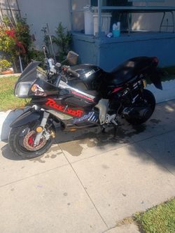 Vitacci Roma 150cc automatic gas street legal Motorsports  4 stroke single cylinder Air cooled starts right up pink slip in hand