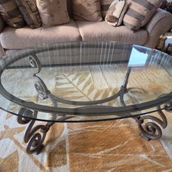 HAVERTYS COFFEE TABLE