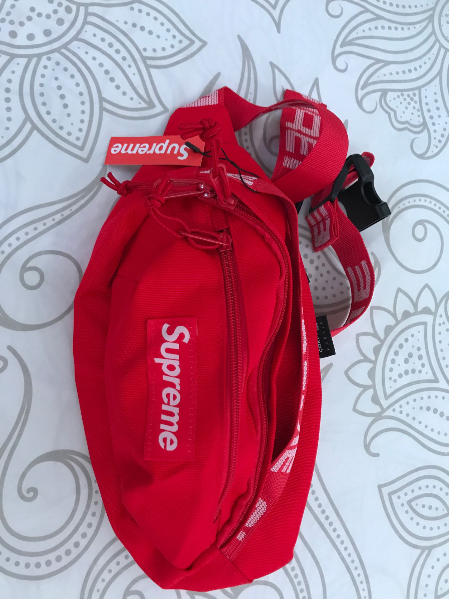 Supreme fanny pack used 3 times